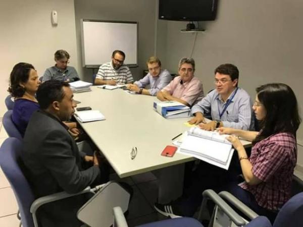 Retomada das obras do conjunto habitacional do Alto da Cruz é debatida em reunião