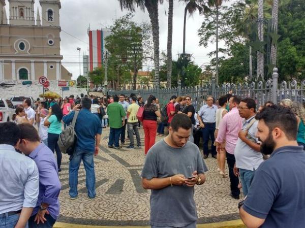 Tremor assusta teresinenses e faz pessoas deixarem prédios