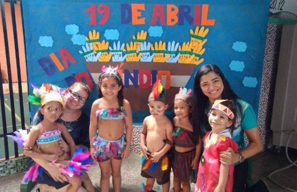 Alunos da Escola Pequeno Pr&iacute;ncipe celebram o Dia do &Iacute;ndio.(Imagem:EPP)