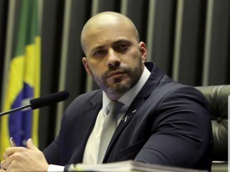 Solto há quatro meses, Daniel Silveira volta a atacar ministros do STF