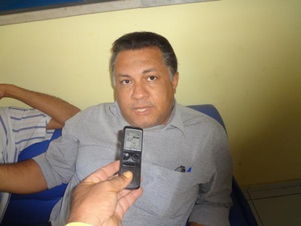 Vereador Carlos Ant&ocirc;nio quer audi&ecirc;ncia p&uacute;blica para discutir seguran&ccedil;a em Floriano O vereador Carlos Ant&ocirc;nio (PRTB) vai requerer de imediato &agrave; Mesa Diretora da C&acirc;mara Municipal de (Imagem:FlorianoNews)