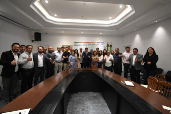 Reuni&atilde;o com lideran&ccedil;as de Elesb&atilde;o Veloso.(Imagem:Francisco Gil&aacute;sio)