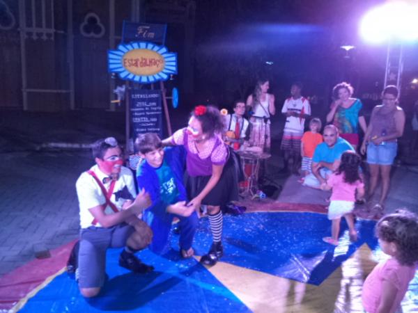 Palco Giratório apresentou o espetáculo "Estardalhaço" em Floriano