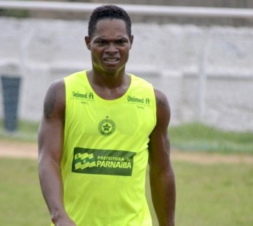 "Incomodado" com gols, Fabiano vê momento delicado do Parnahyba