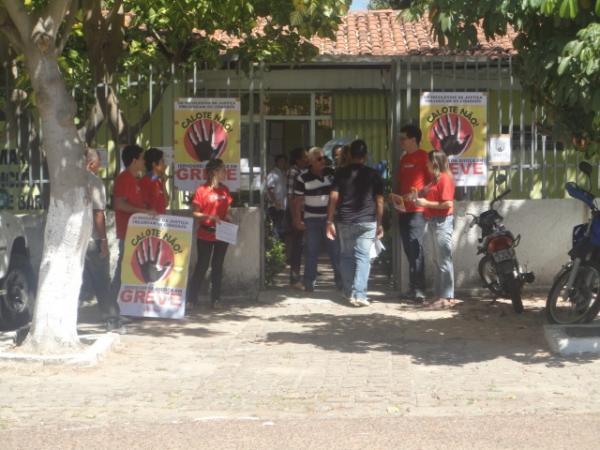 Servidores em greve(Imagem:Florianonews)