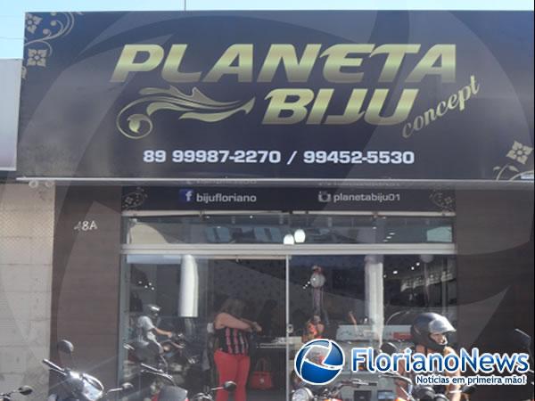 Casal de empres&aacute;rios reinaugura a loja Planeta Biju em Floriano.(Imagem:FlorianoNews)