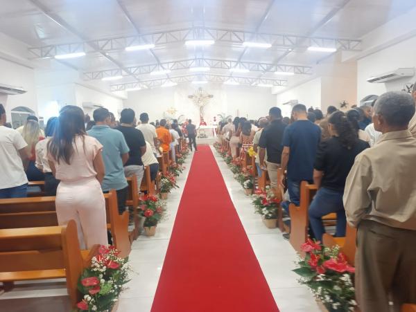  Par&oacute;quia Santa Cruz celebra Solenidade de Pentecostes com Sacramento da Crisma em Floriano(Imagem:FlorianoNews)