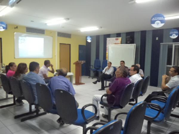 Reunião para a realização da II Convenção Empresarial de Floriano