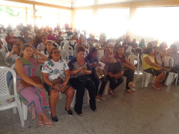 Em assembleia, educa&ccedil;&atilde;o recusa parcelamento de reajuste do piso e deflagra greve.(Imagem:FlorianoNews)