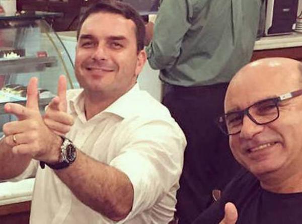 STJ suspende denúncia contra Flávio Bolsonaro e Fabrício Queiroz