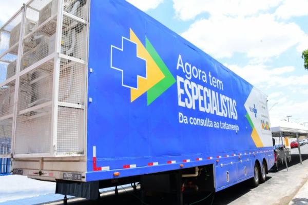 Floriano recebe carreta do programa "Agora Tem Especialistas" em ação voltada à saúde da mulher