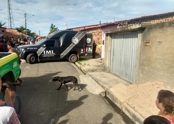 Mulher é morta a facadas e marido é preso como suspeito na Capital