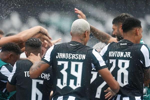 Botafogo marca no início, vence o Bangu por 2 x 0 no Carioca