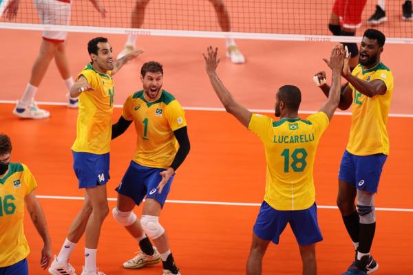 Brasil demora a engrenar, mas bate Tunísia na estreia do vôlei masculino em Tóquio