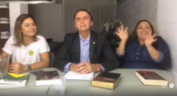 Bolsonaro diz que fará um governo "defensor da Constituição, da democracia e da liberdade"