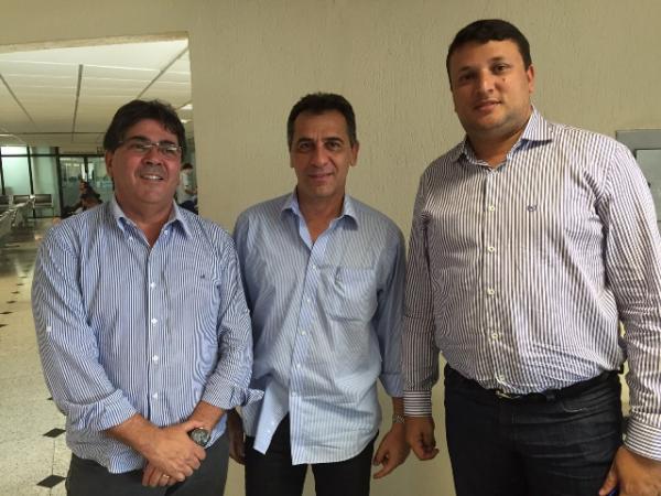 Prefeito Gilberto Jr se reúne com empresários e discute implantação do curso de Medicina em Floriano
