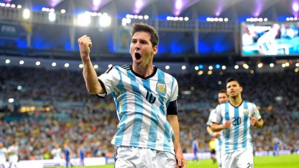 Ap&oacute;s bela arrancada, Messi comemora gol em sua primeira partida no Maracan&atilde;.(Imagem:AFP)