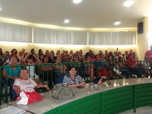 Servidores da educação e Prefeitura firmam acordo sobre folha de pagamento