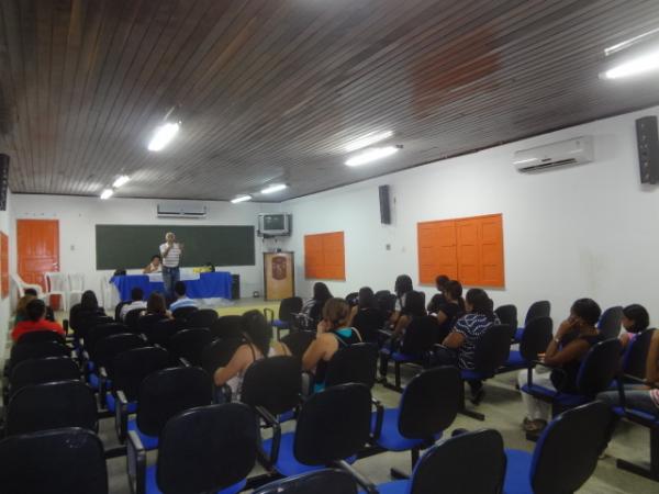 Reuni&atilde;o com calouros do Festival Estudantil 2012.(Imagem:FlorianoNews)