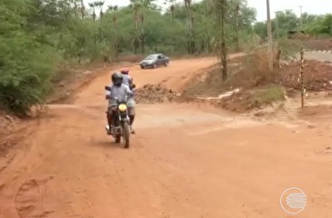 Ponte corre risco de cair e moradores reclamam do perigo em Picos
