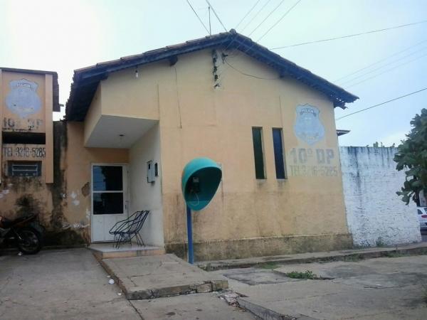 Homem é encontrado morto em frente a delegacia em Teresina