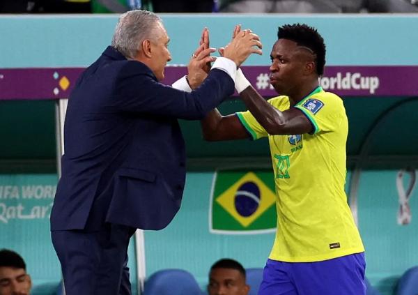 Tite e Vinicius Jr na Sele&ccedil;&atilde;o.(Imagem:REUTERS/Pedro Nunes)