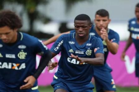 De olho no Emelec, Fla encara o Macaé com time misto e garotos