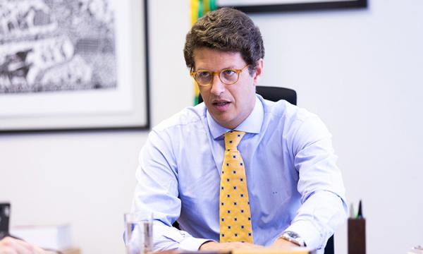 Senadores aprovam convite para Salles prestar esclarecimentos sobre Pantanal