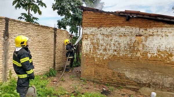 Ap&oacute;s briga entre vizinhos, casas s&atilde;o incendiadas em Floriano.(Imagem:Divulga&ccedil;&atilde;o/jc24horas)