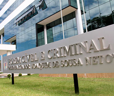 Idoso sofre parada cardíaca e morre em audiência no Fórum Cível e Criminal