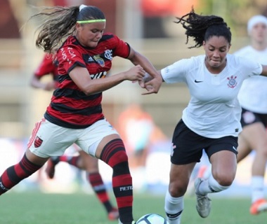 Corinthians vence Flamengo e vai à final do Brasileirão feminino