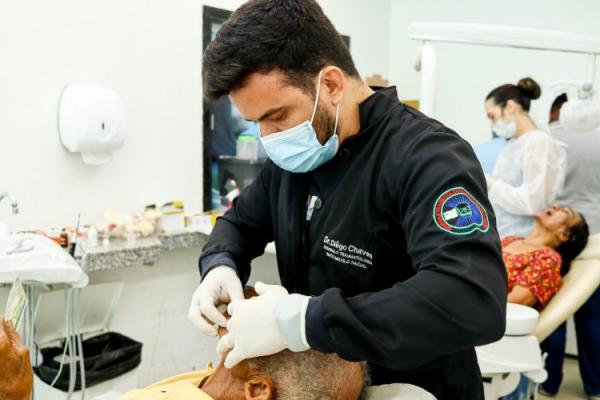 Prefeitura de Floriano entrega 100 pr&oacute;teses dent&aacute;rias e transforma sorrisos no 3&ordm; Mutir&atilde;o de Sa&uacute;de Bucal(Imagem:Secom)