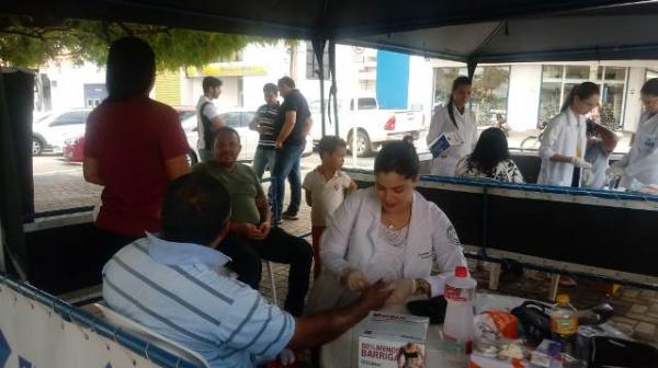 Dia do Farmac&ecirc;utico &eacute; comemorado com a&ccedil;&atilde;o social em Floriano.(Imagem:FlorianoNews)