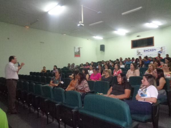 Floriano sedia Encontro do Conselho Regional de Enfermagem do Piauí