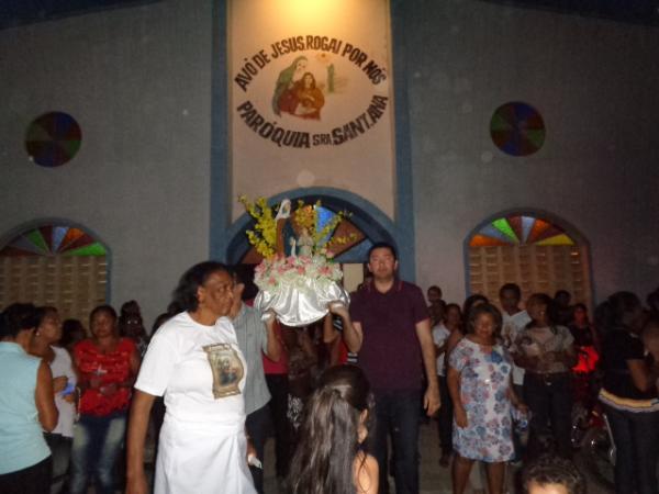 Procissão e missa encerram a festa de Senhora Sant'Ana em Floriano