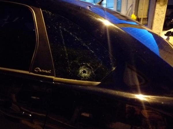 Carro de reportagem da TV Tropical é alvejado com dois tiros em Floriano