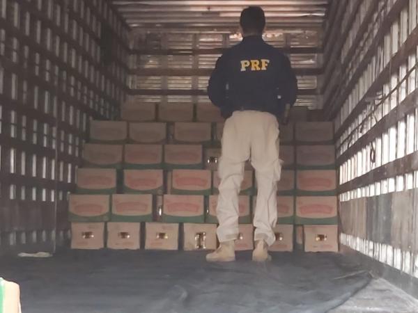 PRF localiza caminhão abandonado e carregado de óleo de soja às margens da BR-343 no PI