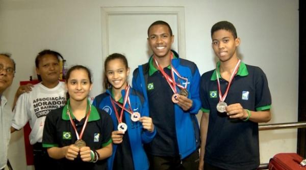 Piauienses desembarcam com oito medalhas do Pan Júnior de Badminton