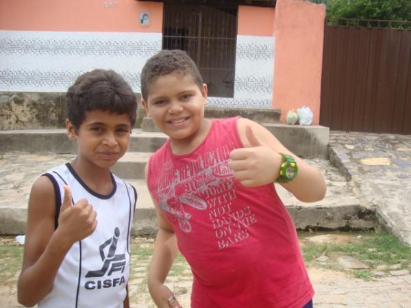Crian&ccedil;as no click do Amarelinho(Imagem:reda&ccedil;&atilde;o)