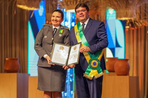 Rafael Fonteles homenageia 18 personalidades com Ordem do Mérito Renascença