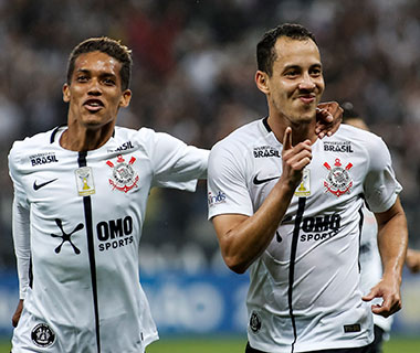Corinthians bate o Fluminense em estreia do Brasileiro