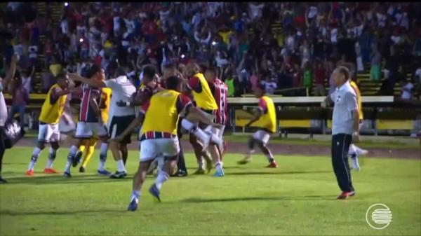 Após vencer Bahia, torcida do River-PI abraça jogadores em festa na Copa do Brasil