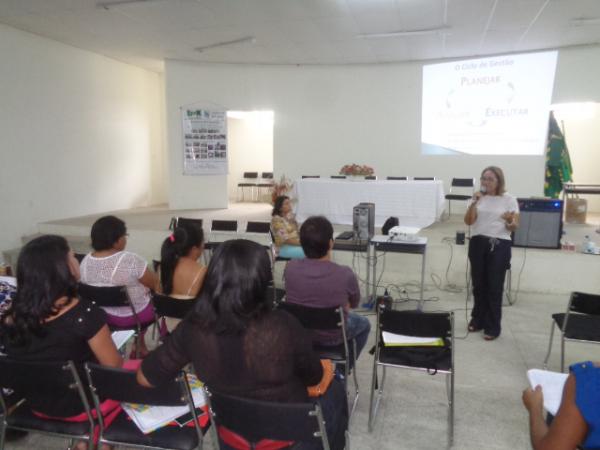 10&ordf; GRE realiza capacita&ccedil;&atilde;o de gestores do Programa Dinheiro Direto na Escola.(Imagem:FlorianoNews)