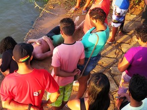 Jogador morre afogado em Parnaíba e corpo é resgatado quase 24h depois