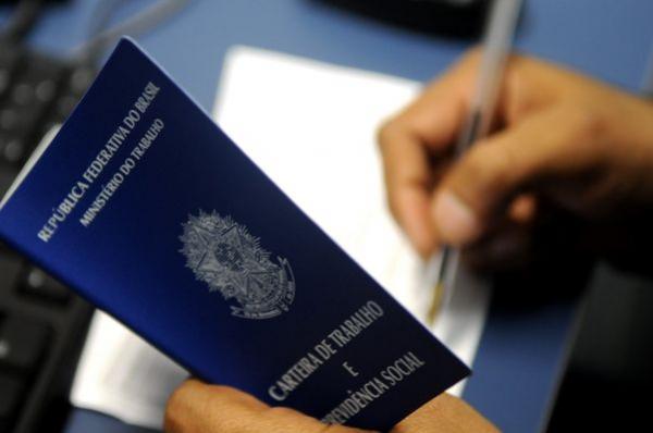 Pedidos de seguro ao desemprego sobem 22,1%