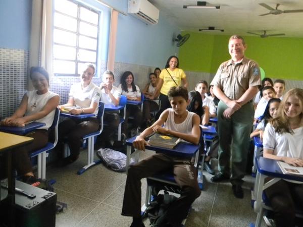 Escola Pequeno Príncipe realiza palestra informativa sobre o mundo das drogas para alunos do 9º ano