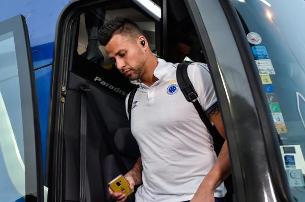 Fábio revela participação de jogadores "mais experientes" na escolha de Ceni para o Cruzeiro