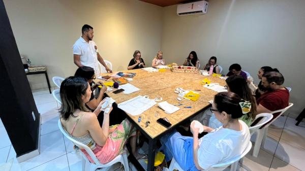 Criatividade e técnica marcam oficina de bordado livre na Casa do Artesão Design Mestre Albertino(Imagem:Ascom Sudarpi)