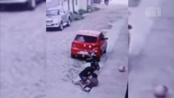 Mulher é agredida por bandido durante assalto em Floriano