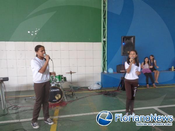 M&uacute;sica e descontra&ccedil;&atilde;o marcam Festival de Par&oacute;dias da Escola Pequeno pr&iacute;ncipe.(Imagem:FlorianoNews)